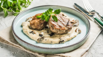 Côte de veau à la crème et aux champignons